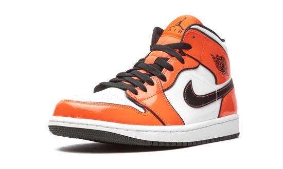 Air Jordans 1 Mid SE “Turf Orange”